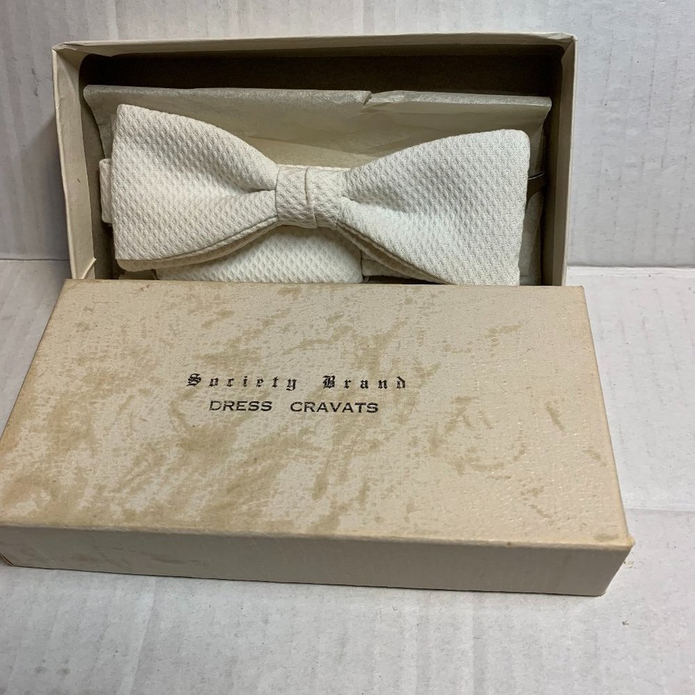 Society Brand Dress Cravats White Waffle Fabric Original Box 100% Silk